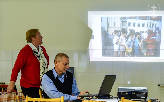 Predsedníčka OK Bratislava Mária Mračnová a podpredseda OK Dušan Noga pri prezentácii 25-ročného pôsobenia OK Bratislava. FOTO: JÁN SÚKUP