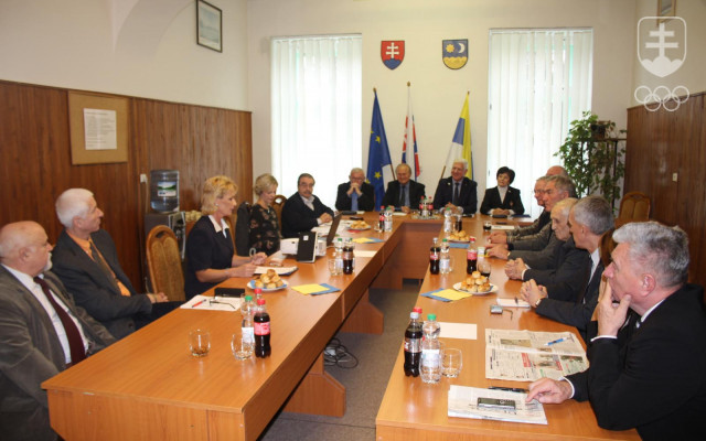 Momentja zo spoločného stretnutia Slovenskej a Maďarskej olympijskej akadémie v Šahách. FOTO: OKAS