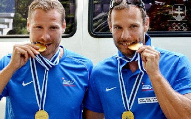 Erik Vlček a Juraj Tarr ako majstri sveta 2014 v K2 na 500 aj na 1000 m.