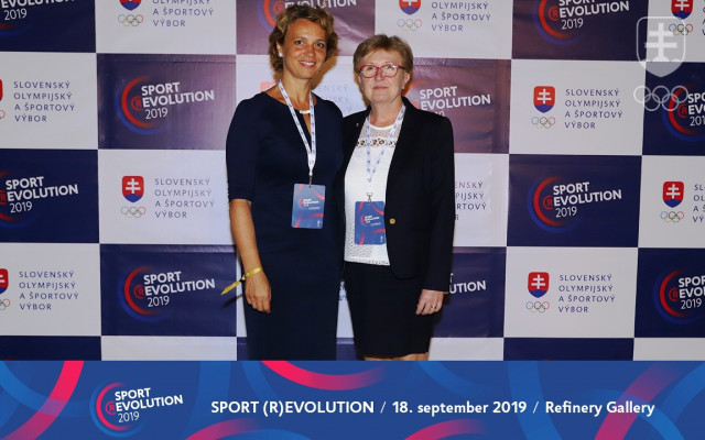 Predsedníčka komisie SOŠV pre ženy a šport Monika Šišková a predsedníčka komisie rovných príležitostí ČOV Naďa Knorre na minulotýždňovej konferencii Sport (R)evolution.