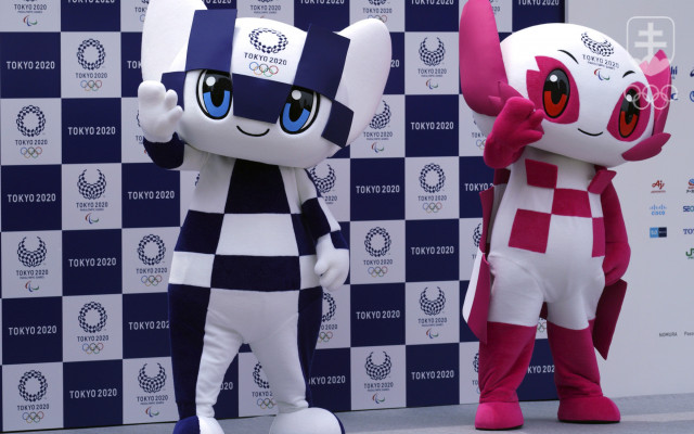 Modro-biely Miraitowa (vľavo) bude maskotom OH, zatiaľ čo bielo-ružový Someity (vpravo) bude tvárou paralympiády.