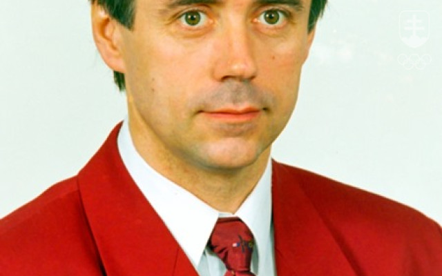 Ján Dojčan na portrétovej fotografii z roku 1997, keď sa stal členom výkonného výboru Slovenského olympijského výboru.