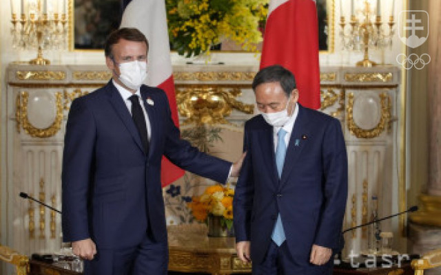 Macron v Tokiu načrtol plán parížskej ceremónie 2024 na rieke Seina