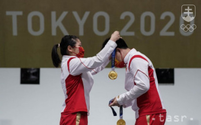 OH2020: Čínsky miešaný pár získal zlato vo vzduchovej pištoli na 10 m