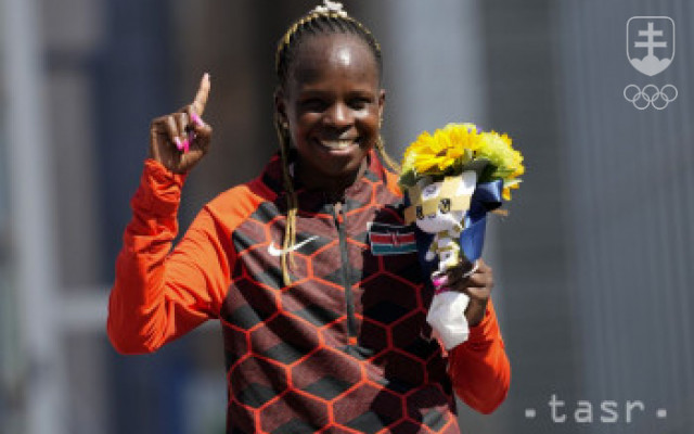 V ženskom maratóne double Kene, vyhrala Jepchirchirová