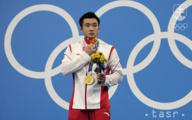 Šampiónom v skokoch do vody z 10 metrov je Číňan Cchao Jüan