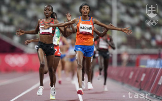 Hassanová napriek pádu postúpila, Mbomovej juniorský rekord
