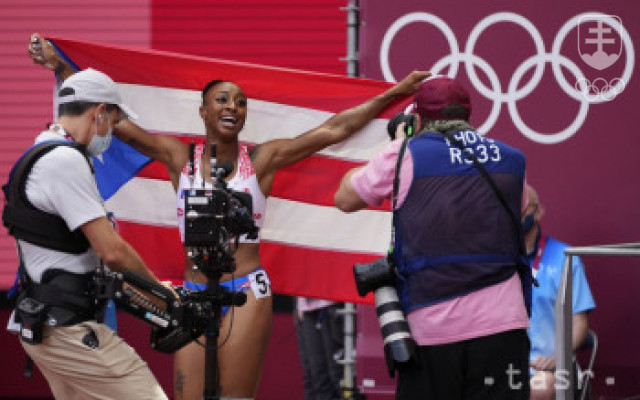Camachová-Quinnová získala historické zlato na 100 m prek.