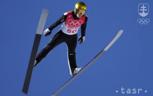 Skokan na lyžiach Lindvik vyhral kvalifikáciu aj na veľkom mostíku