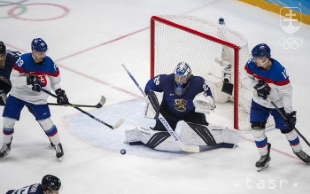 Slovenskí hokejisti vstúpili do turnaja v Pekingu prehrou s Fínskom