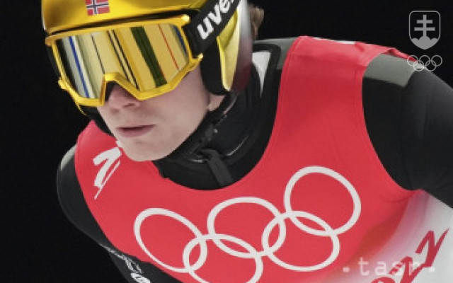 Skokan na lyžiach Lindvik získal zlato na veľkom mostíku