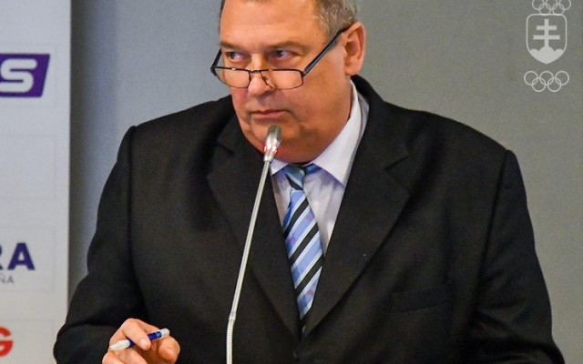 Ján Novák na jednom z valných zhromaždení Slovenského olympijského a športového výboru.