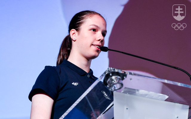 Nela Lopušanová počas prezentácie na seminári EOV v Paríži.