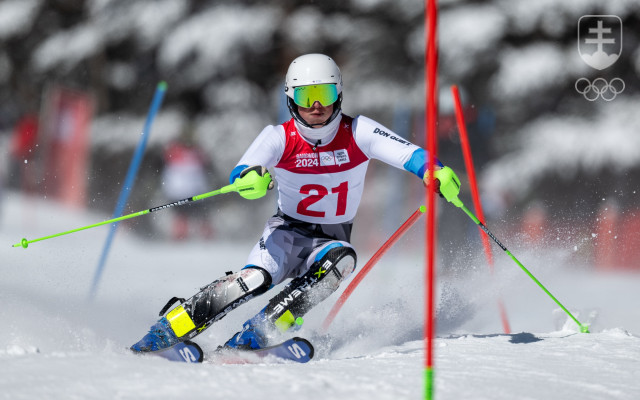 Andrej Barnáš na trati prvého kola slalomu na ZOH mládeže v kórejskom Kangwone.