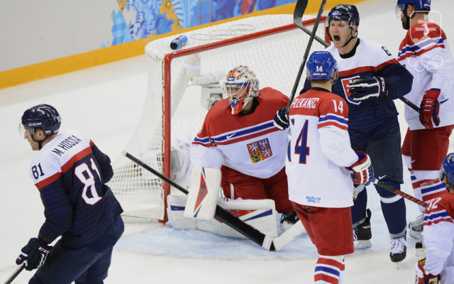 V hokejovom turnaji ZOH 2026 sa po 12 rokoch predstavia aj hráči NHL. Zatiaľ naposledy hrali na ZOH 2014 v Soči. Fotografia je zo súboja Čechov a Slovákov na tomto turnaji.