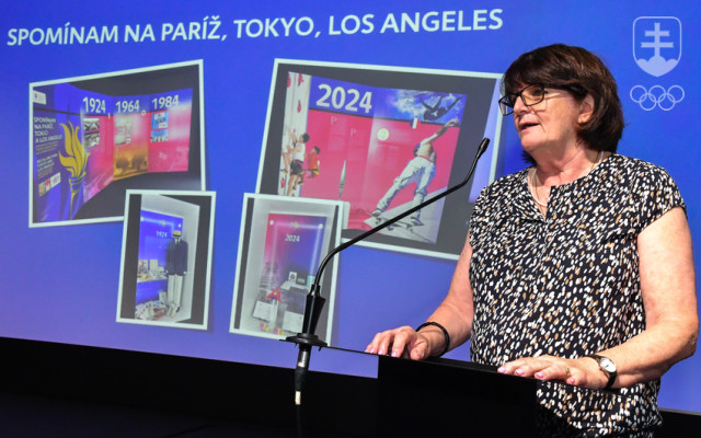 Zdenka Letenayová pri prezentácii výstavy "Spomínam na Paríž, Tokio a Los Angeles" 21. júna v SOŠM.