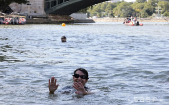 Primátorka Paríža si zaplávala v Seine: Voda je veľmi dobrá
