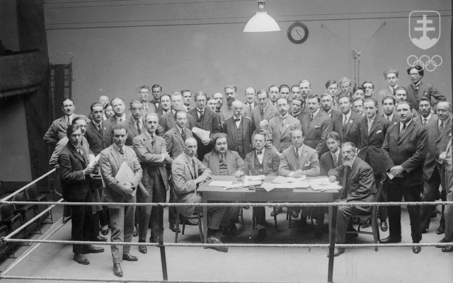 Účastníci ustanovujúceho kongresu AIPS v júli 1924 v Paríži.