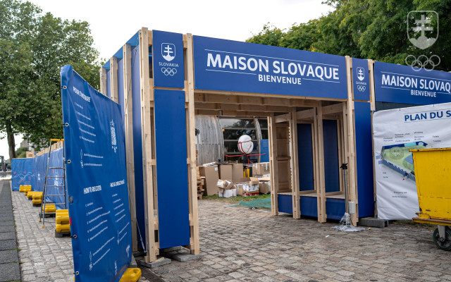 V týždni pred začiatkom olympijských hier sa časť areálu v Parku La Villette menila na Maison Slovaque