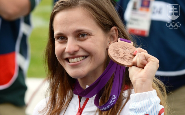 Danka Barteková s bronzovou olympijskou medailou, ktorú v skeete získala na OH 2012 v Londýne.