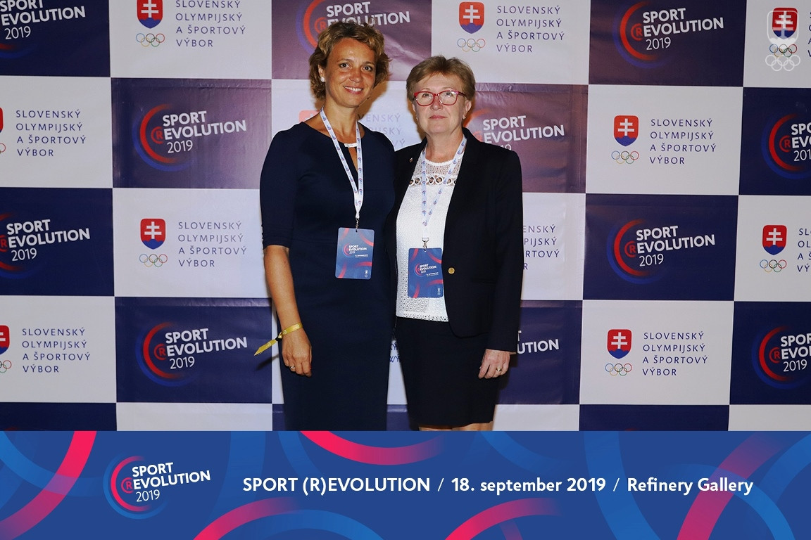 Predsedníčka komisie SOŠV pre ženy a šport Monika Šišková a predsedníčka komisie rovných príležitostí ČOV Naďa Knorre na minulotýždňovej konferencii Sport (R)evolution.