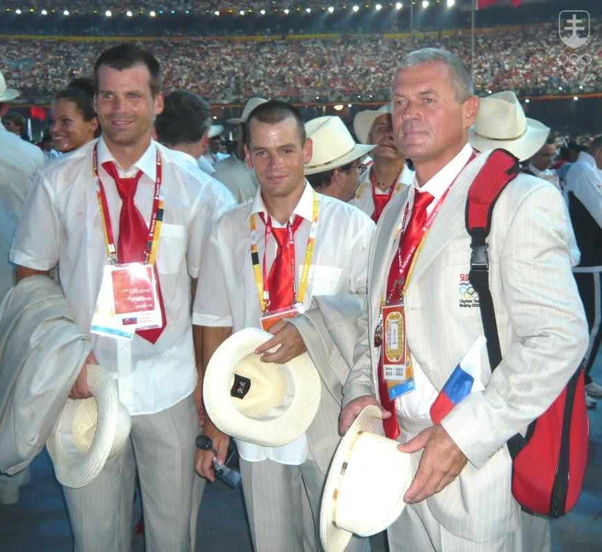 Trio Hochschornerovcov na slávnostnom otvorení OH 2008 v Pekingu.