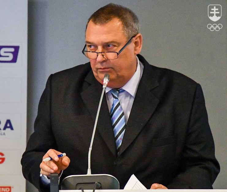 Ján Novák na jednom z valných zhromaždení Slovenského olympijského a športového výboru.