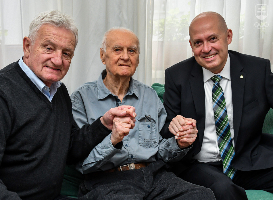 Unikátna fotografia troch doterajších šéfov SOV, resp. SOŠV – zľava František Chmelár (organizáciu viedol v rokoch 1999 – 2016), Vladimír Černušák (1992 – 1999) a Anton Siekel (prezident je od roku 2016).