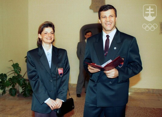 Prvá olympijská účasť slovenskej výpravy pod piatimi kruhmi bola na ZOH 1994 v Lillehammeri. Sľub výpravy skladali biatlonistka Martina Jašicová a hokejista Peter Šťastný.