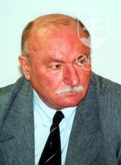 V auguste 1999 po abdikácii Vladimíra Černušáka bol prvý podpredseda SOV Anton Ihring na tri mesiace poverený vedením SOV.
