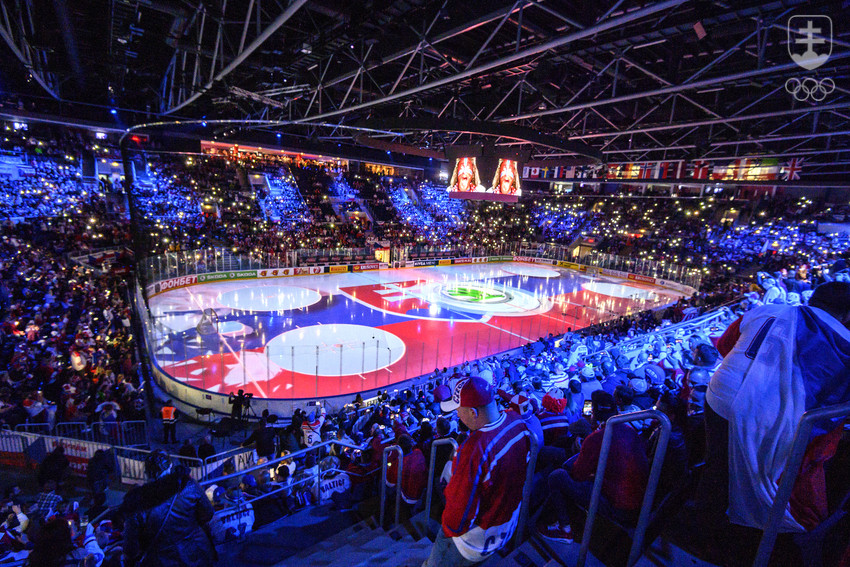 Tých ozaj veľkých športových podujatí sme v ére samostatnosti hostili na slovenskej pôde ako šafranu. Vynikajú medzi nimi svetové šampionáty v ľadovom hokeji, ktoré sa v Bratislave a v Košiciach konali v rokoch 2011 a 2019. Toto fotografia je z bratislavského Zimného štadióna Ondreja Nepelu počas MS 2019.