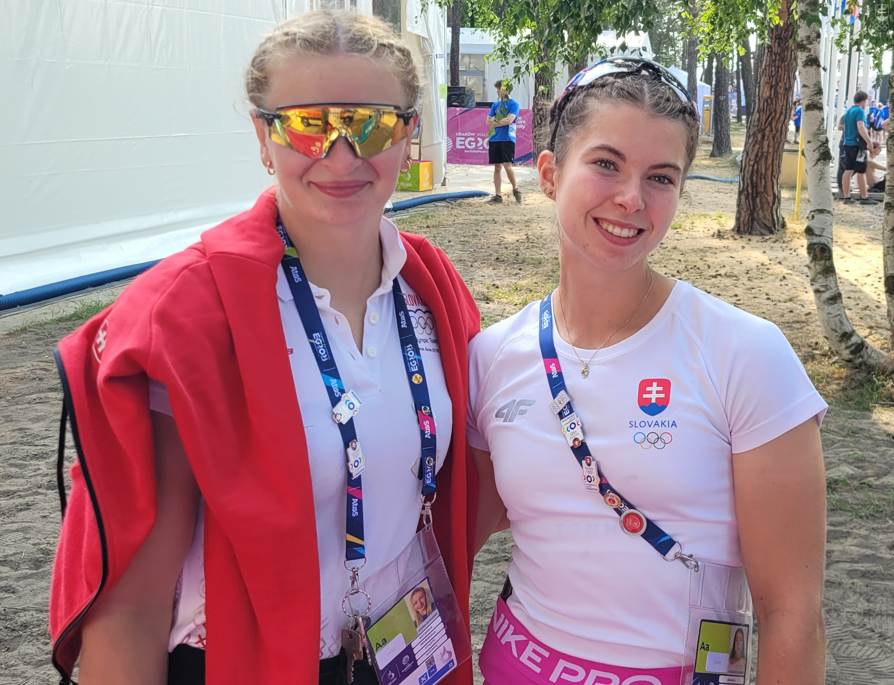 Katarína Pecsuková a Bianka Sidová po postupe do fináíle súťaže dvojkajakov na 500 m.