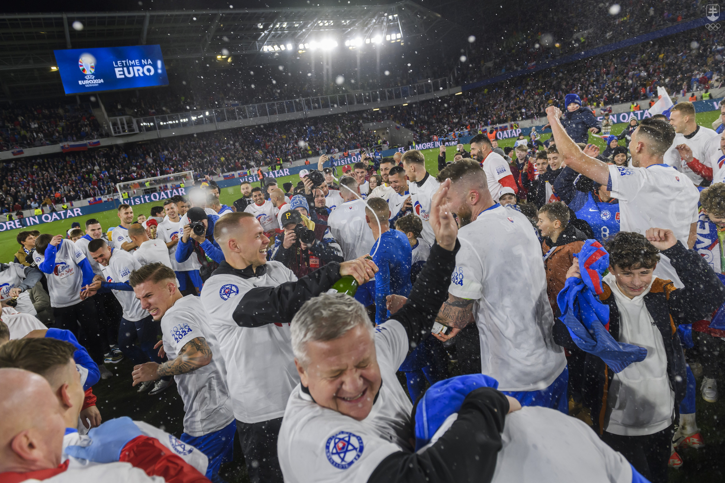 Radosť členov slovenskej futbalovej reprezentácie z postupu na Euro 2024.