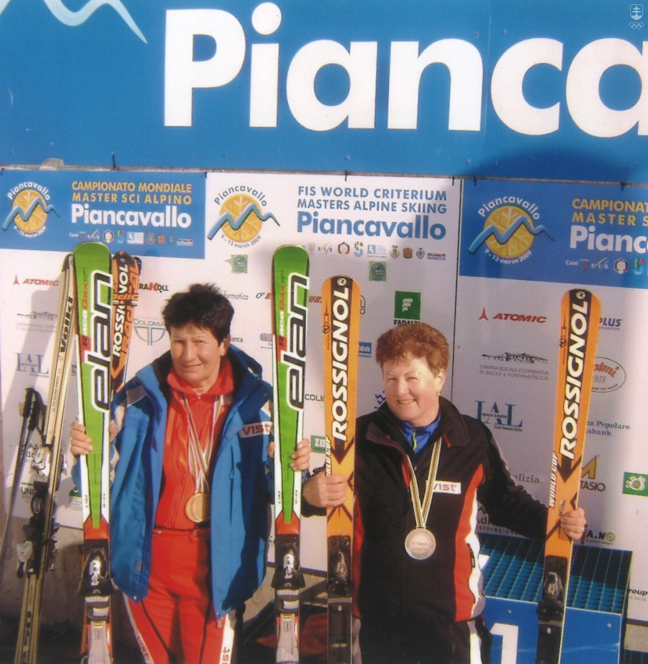 Na fotografii z Piancavalla po pretekoch Svetového pohára veteránov pred niekoľkými rokmi Anna Blahutová-Droppová a ďalšia úspešná slovenská pretekárka Zuzana Matušková-Papanová.