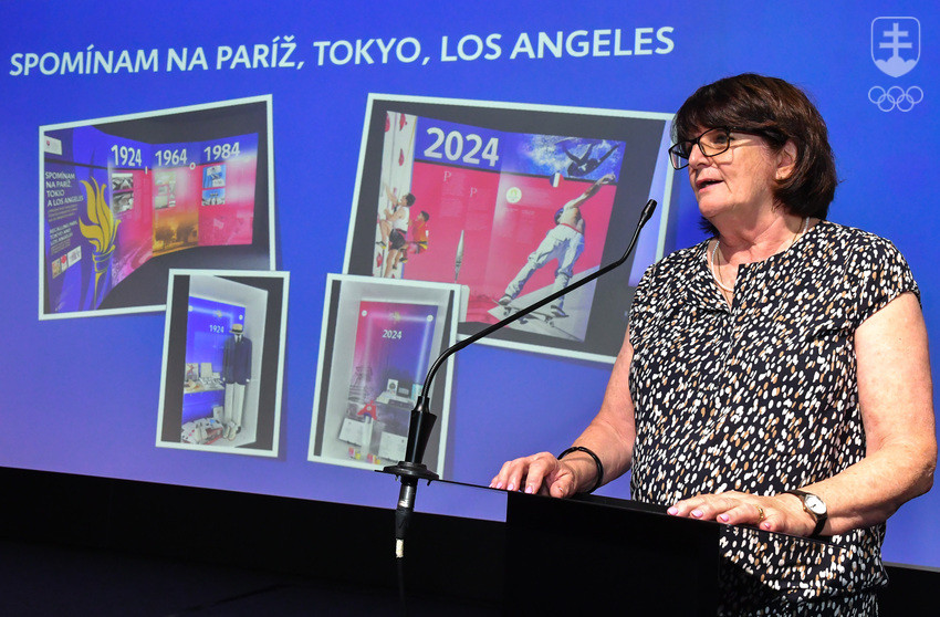 Zdenka Letenayová pri prezentácii výstavy "Spomínam na Paríž, Tokio a Los Angeles" 21. júna v SOŠM.