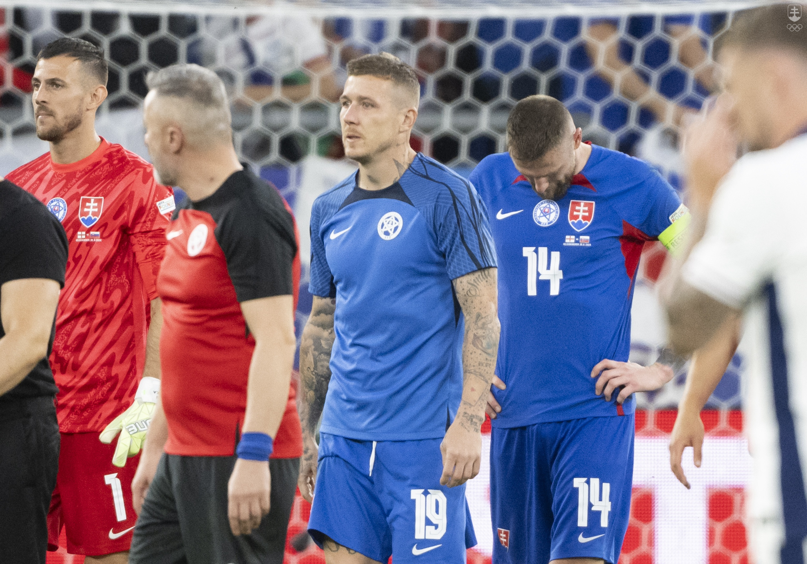 Na snímke sprava kapitán Milan Škriniar, Juraj Kucka a brankár Martin Dúbravka po prehre v osemfinálovom zápase ME 2024 s Anglickom.