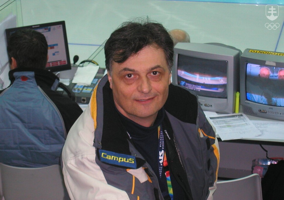 Stanislav Štefánik na komentátorskej pozícii na ľadovom hokeji na ZOH 2006 v Turíne.