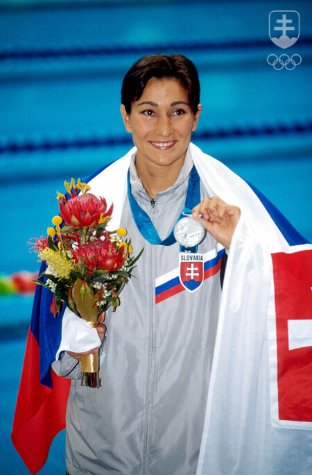 Plavkyňa Martina Moravcová ako prvá žena v slovenskej histórii získala na jedných hrách dve medaily - strieborná bola na 100 m motýlik aj na 200 m voľným spôsobom.