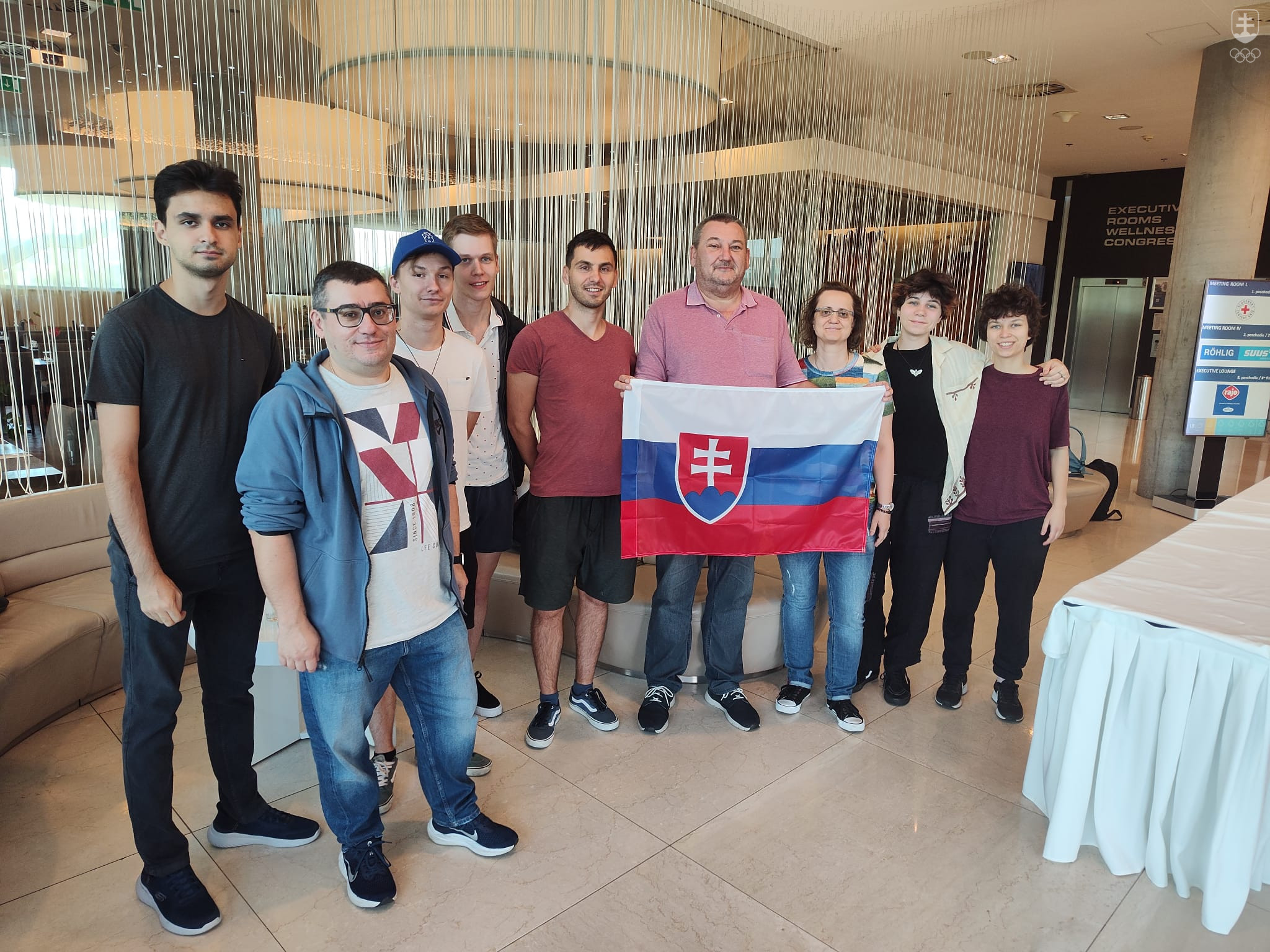 Slovenskí šachisti pred odchodom na olympiádu do Budapešti.