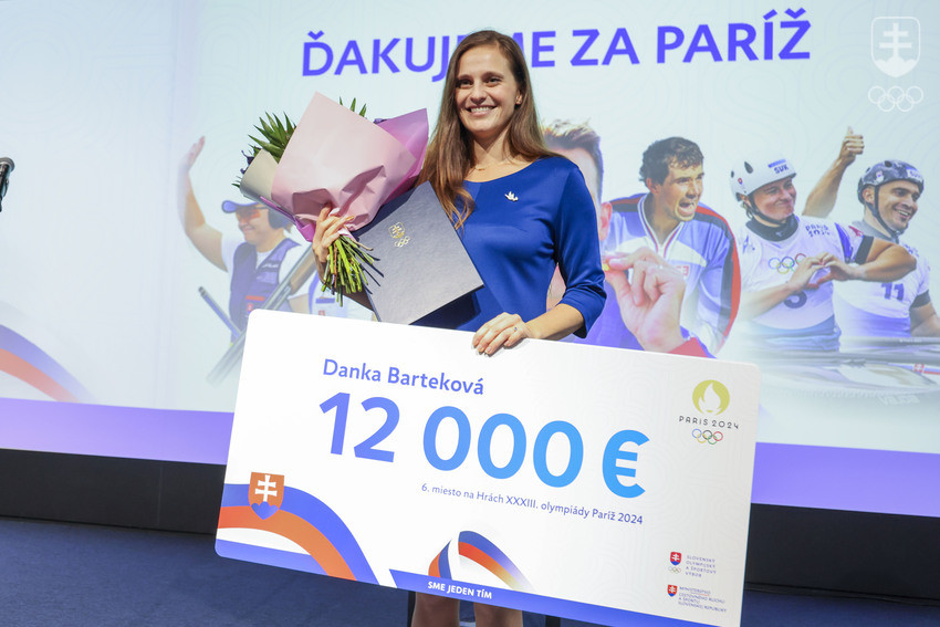 Danka Barteková so šekom za šieste miesto na OH v Paríži.